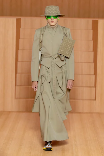 Look 13